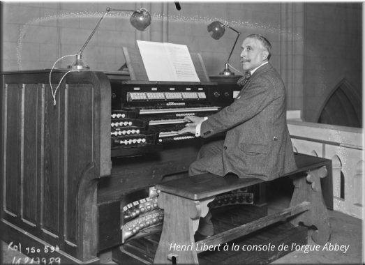 Henri Libert à la console de l'orgue Abbey